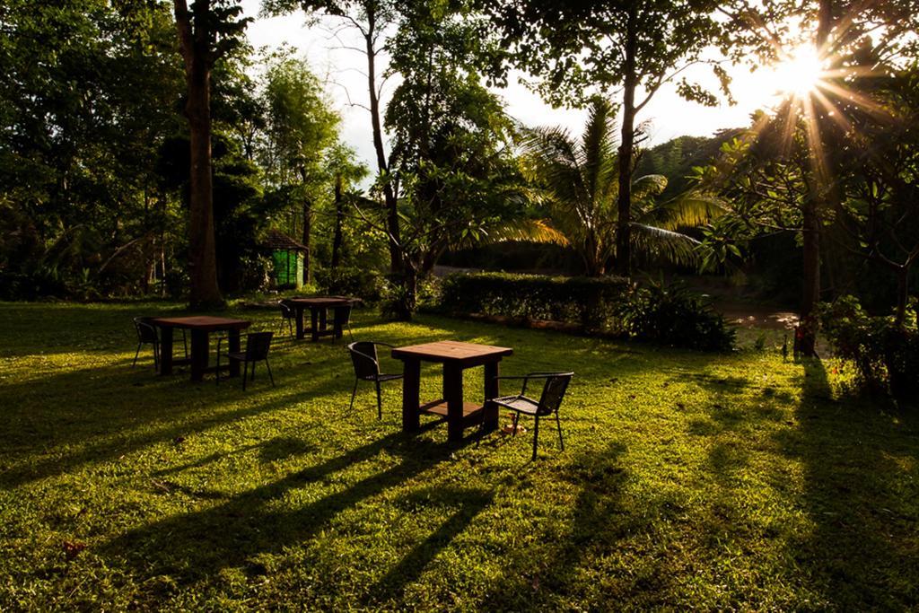 Riverhouse Resort Mae Sariang Eksteriør bilde