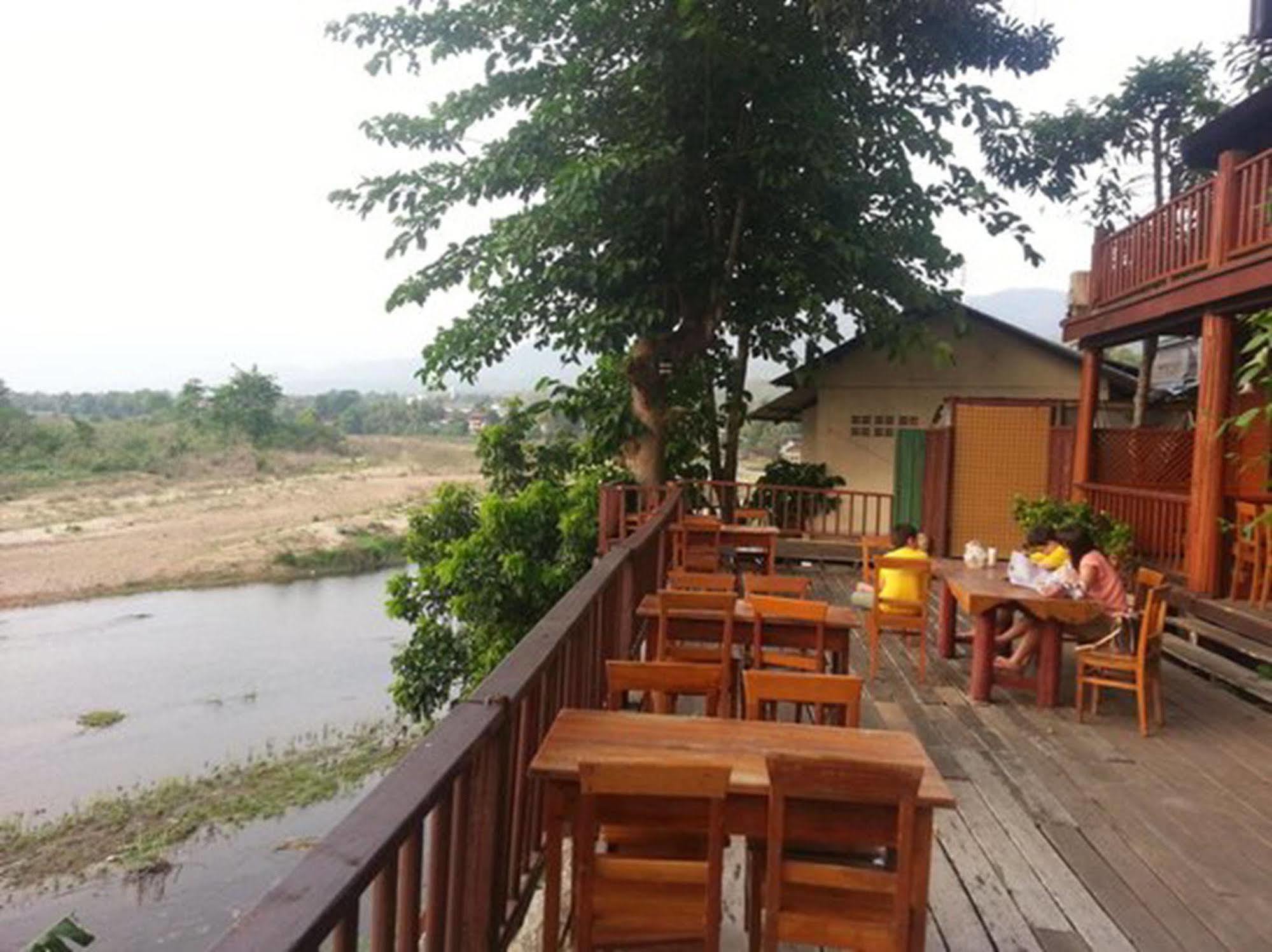 Riverhouse Resort Mae Sariang Eksteriør bilde