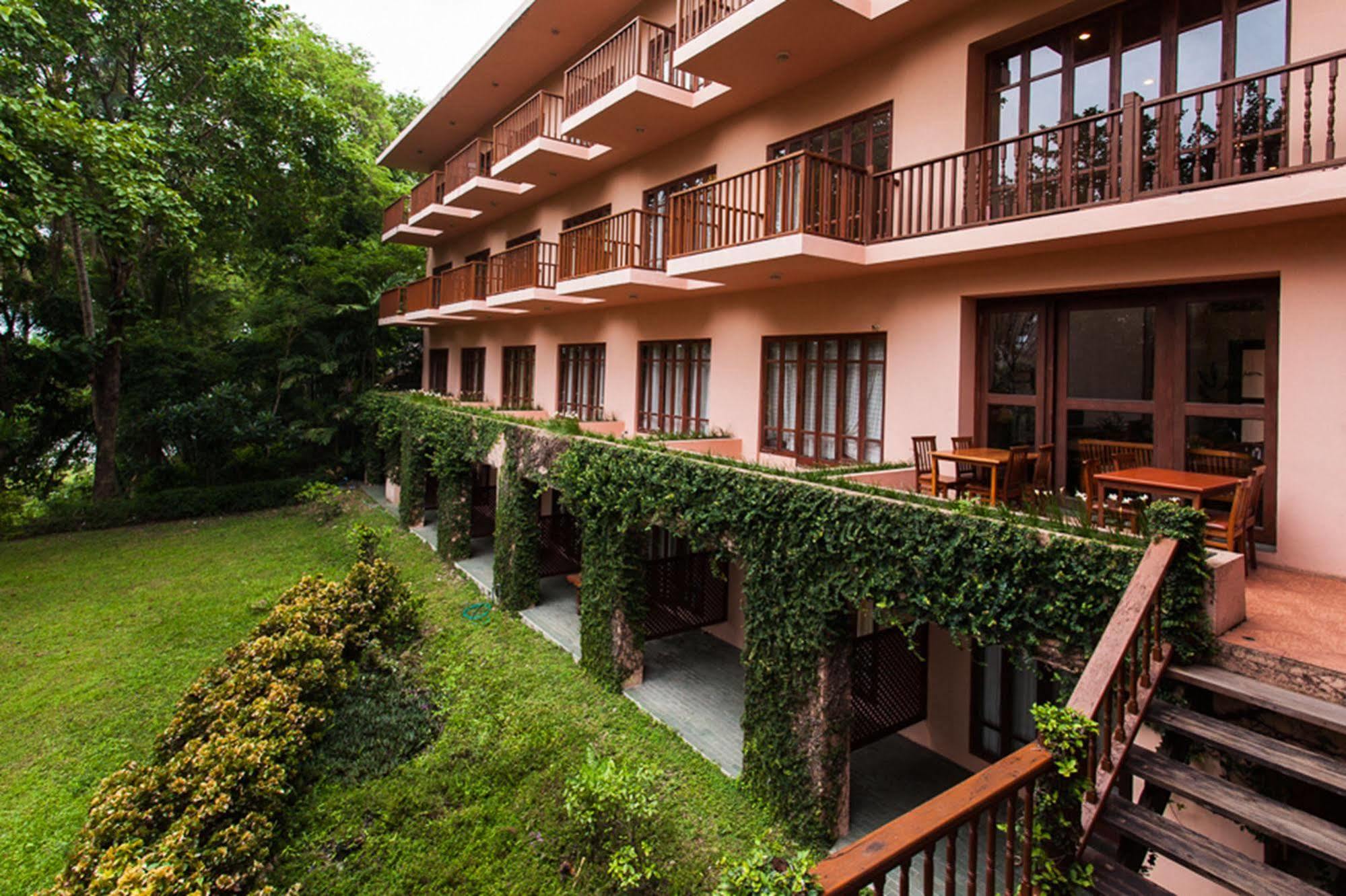 Riverhouse Resort Mae Sariang Eksteriør bilde